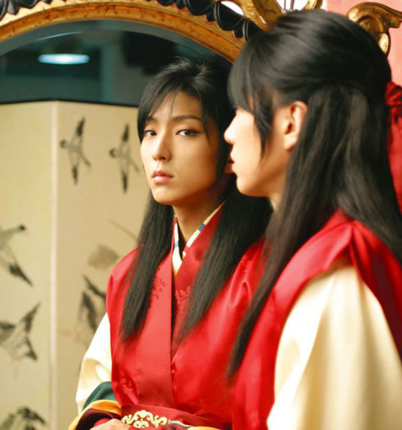 Vai chính trong "Nhà vua và chàng hề" đã mang lại vinh quang cho Lee Jun Ki. Vai chính trong