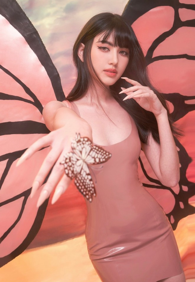 Những năm trở lại đây, Mai Davika không nhận nhiều dự án. Phim đáng chú ý nhất gần đây mà cô tham gia là Mùa hè của hồ ly bản Thái Lan. Mai Davika cũng là một trong những sao nữ Thái Lan rất được các nhãn hàng săn đón ẢNH: INSTAGRAM NV