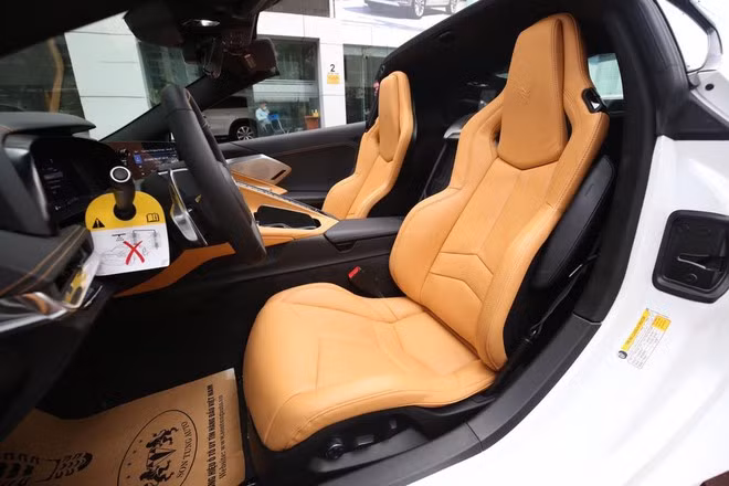 Dân chơi Cần Thơ sở hữu Chevrolet Corvette C8 2020 đầu tiên tại Việt Nam ảnh 5 Ghế ngồi kiểu xe đua, ôm lưng người lái.