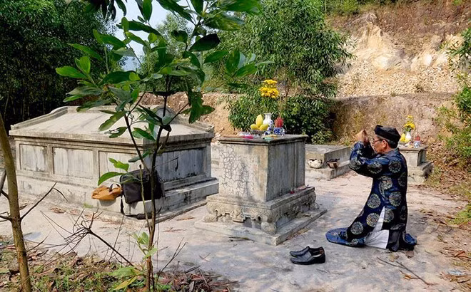 Đơn sơ mộ của Đức phi Lê Ngọc Bình tại Huế - Ảnh: Bùi Ngọc Long