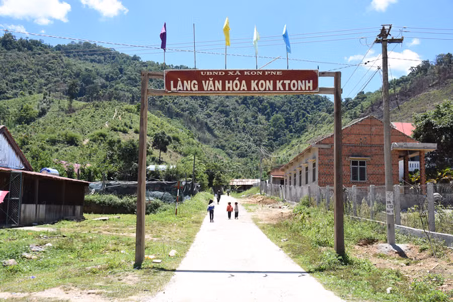  Diện mạo nông thôn Kon Pne ngày càng khởi sắc. Ảnh: Minh Triều