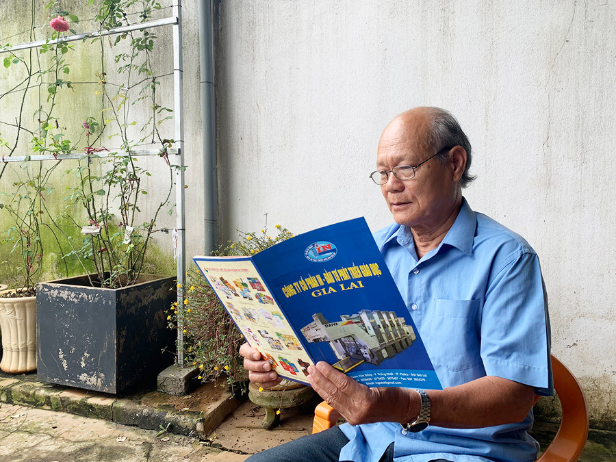 Ông Nguyễn Vui-nguyên Giám đốc Xí nghiệp In Giải Phóng nhớ lại khoảng thời gian thăng trầm của đơn vị. Ảnh: Phương Linh