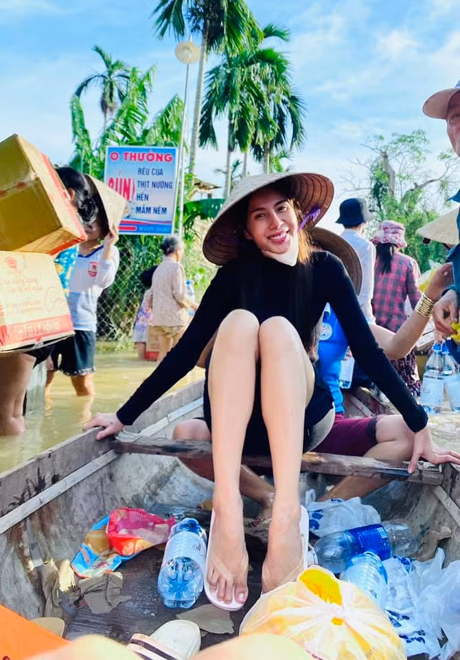 Cô tiết lộ đã nhận được hơn 150 tỷ đồng tiền ủng hộ bà con miền Trung.