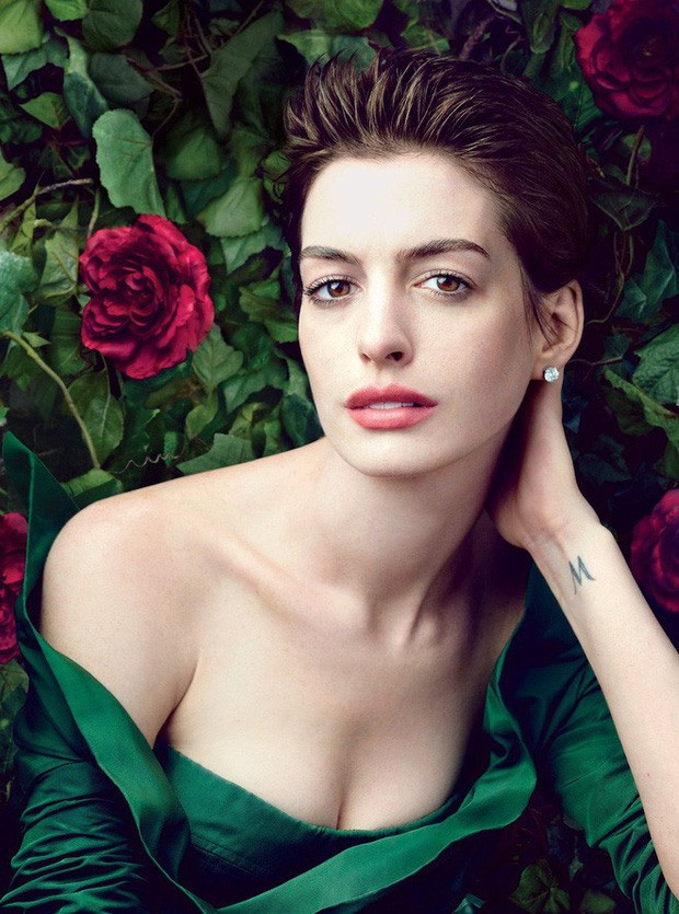 Sau khi trở thành người vợ, người mẹ, Anne Hathaway đã được truyền cảm hứng để trở thành Đại sứ đấu tranh về chế độ phúc lợi của các bậc cha mẹ trong lao động.