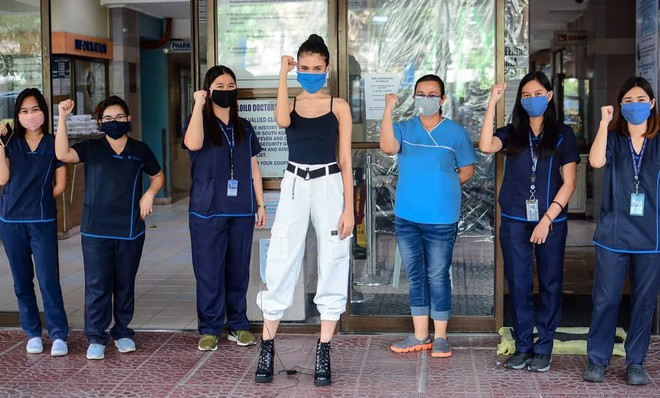 Trước câu hỏi về vị thế của các cuộc thi sắc đẹp trong khoảng thời gian khủng hoảng này, tân hoa hậu bày tỏ: “Là một thí sinh, tôi biết rằng mình không chỉ là người đại diện cho thành phố Iloilo mà tôi còn mang theo hi vọng, như một biểu tượng của ánh sáng trong khoảng thời gian tăm tối. Ngay tại lúc này, tôi muốn giúp đỡ cộng đồng của tôi. Tôi muốn dùng sức mạnh của mình để tạo nên tác động, thay đổi tích cực. Đó chính là giá trị lớn lao của những cuộc thi sắc đẹp. Nó cho chúng ta sức mạnh để tạo nên những điều khác biệt”. Ngoài ra, mỹ nhân 9X tham gia nhiều hoạt động thiết thực tại quê nhà trong mùa dịch