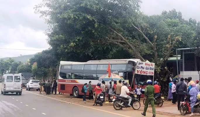 Hiện trường vụ tai nạn giao thông trên Quốc lộ 20, địa phận tỉnh Lâm Đồng.