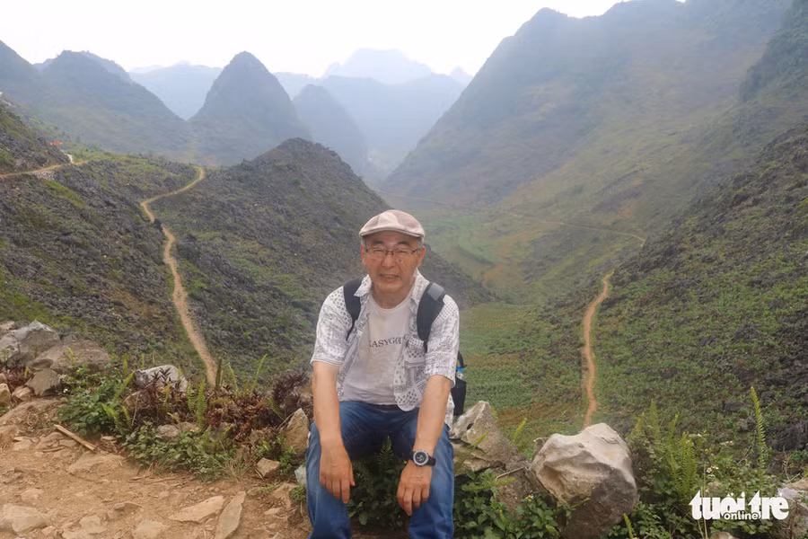 Ông Yasushi Ogura ở Cao nguyên đá Đồng Văn, Hà Giang - Ảnh: NVCC