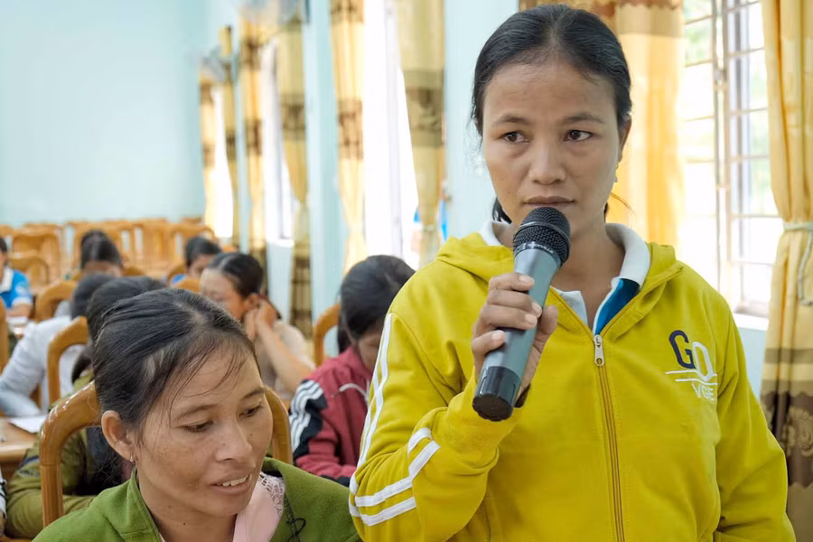 Nhiều vấn đề về bảo vệ quyền và lợi ích hợp pháp của phụ nữ và trẻ em được đặt ra trong buổi đối thoại. Ảnh: Minh Châu