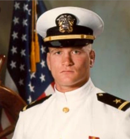 Tony Bobulinski xuất thân từ một gia đình có truyền thống binh nghiệp, phục vụ nhiều năm liên tục trong quân đội Mỹ. Các chi tiết này được ông nêu đậm trong tuyên bố gởi tới báo New York Post - Ảnh chụp màn hình Tony Bobulinski xuất thân từ một gia đình có truyền thống binh nghiệp, phục vụ nhiều năm liên tục trong quân đội Mỹ. Các chi tiết này được ông nêu đậm trong tuyên bố gởi tới báo New York Post - Ảnh chụp màn hình