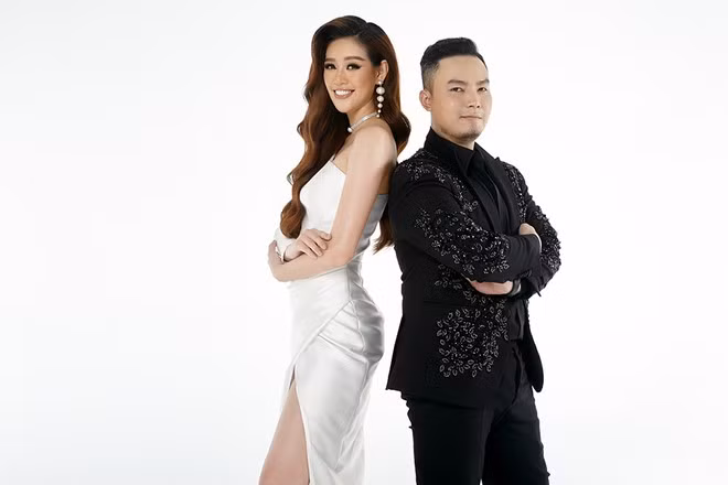 Hoa hậu Hoàn vũ Việt Nam Khánh Vân cũng xuất hiện trong bộ ảnh kỷ niệm 10 năm làm nghề của nhà thiết kế Đức Vincie ẢNH: AN TAKA - DƯƠNG DI