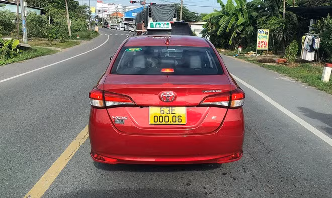 Bắt đầu từ ngày 1.3.2021 người dân có thể ngồi ở nhà đăng ký xe bằng hình thức trực tuyến thông qua mạng internet