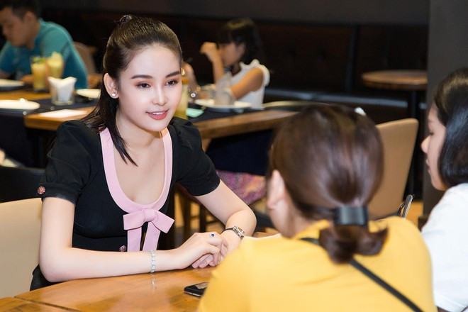 Lê Âu Ngân Anh bị nhận xét hiếm khi cười rạng rỡ như lúc mới đăng quang ẢNH: FBNV