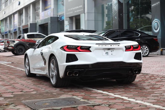 Là xe thể thao nhưng kiểu dáng Chevrolet Corvette C8 2020 giống siêu xe.
