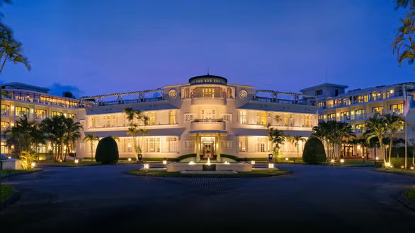 Toàn cảnh khách sạn Azerai La Residence tại Huế - Ảnh: BOOKING