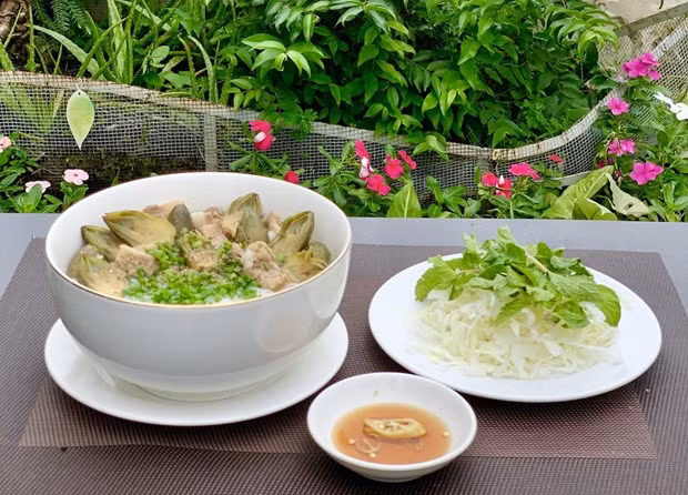 Món bún sườn hoa thanh long. (Nguồn: baodulich.net.vn)