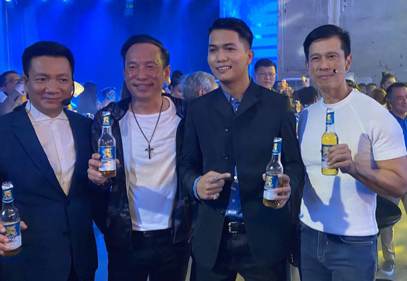 Tổng giám đốc Sabeco Bennett Neo (phải) tại sự kiện ra mắt 