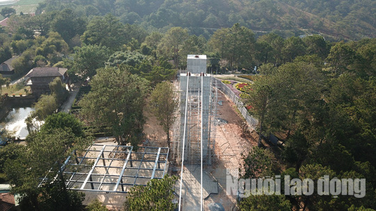 Sau khi phát hiện xây dựng trái phép, lực lượng chức năng TP Đà Lạt xử phạt 40 triệu đồng và áp dụng biện pháp tháo dỡ công trình vi phạm sau 60 ngày.