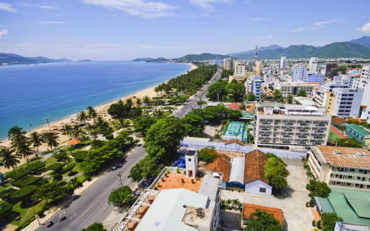 Những con đường ven biển Việt Nam là cung đường đạp xe tuyệt vời (Ảnh: MapQuest)