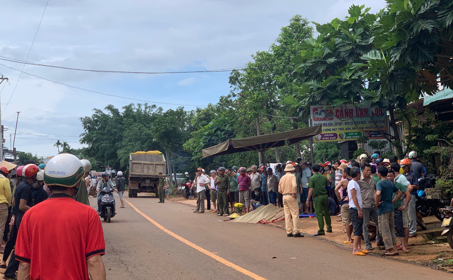 Hiện trường vụ tai nạn giao thông. Ảnh: Nguyễn Tú Hiện trường vụ tai nạn giao thông. Ảnh: Nguyễn Tú