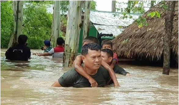 Mưa lũ ở Campuchia làm ít nhất 20 người chết, hơn 26.000 người sơ tán ảnh 3 Lũ lụt cũng đã nhấn chìm gần 60.000 ngôi nhà và hơn 242.000 ha hoa màu của người dân Campuchia.
