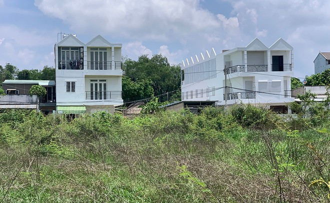 Tại TP.HCM, người dân ở các huyện khi xây nhà vẫn phải xin phép xây dựng ẢNH: ĐÌNH SƠN