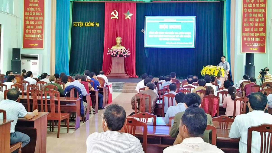 Hội nghị tổng kết công tác kiểm tra công nhận loại trừ bệnh phong quy mô cấp huyện tại huyện Krông Pa chiều 28-10. Ảnh: Như Nguyện