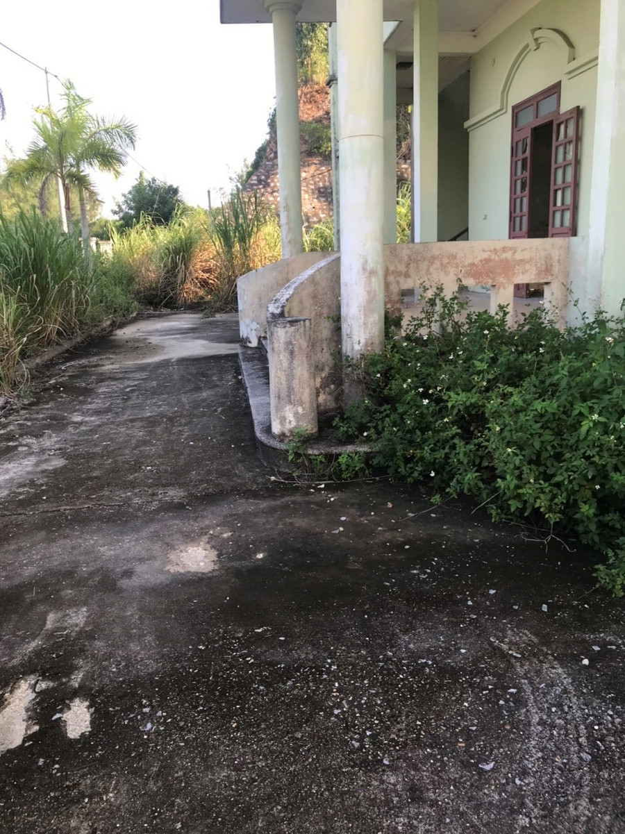 Không được sử dụng và quản lý nên công trình xuống cấp nghiêm trọng. Ảnh: Nguyễn Hùng