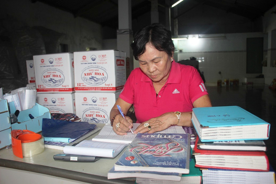 Bà Trần Thị Như Hoa, phường Tam Quan Bắc, TX Hoài Nhơn, tỉnh Bình Định) mong muốn giúp được nhiều hộ thoát nghèo, khó khăn trong cuộc sống. Ảnh: Dũ Tuấn.