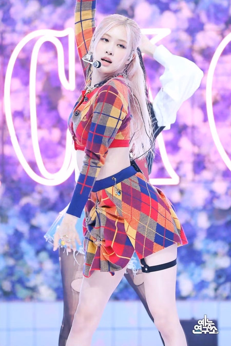 Là một người chưa từng nhảy trước khi làm thực tập sinh cho Blackpink, hiện tại, ngoài vai trò giọng hát chính Rosé cũng là thành viên nhảy dẫn đầu của cả nhóm. Ảnh: MBC. 