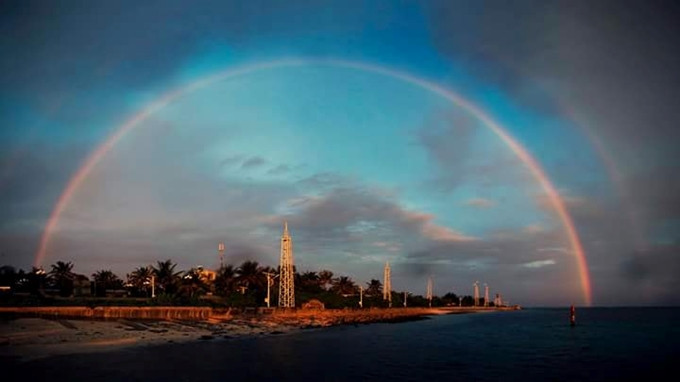 Cơn mưa sáng sớm đã làm nên một hình ảnh không dễ bắt gặp ở Trường Sa.