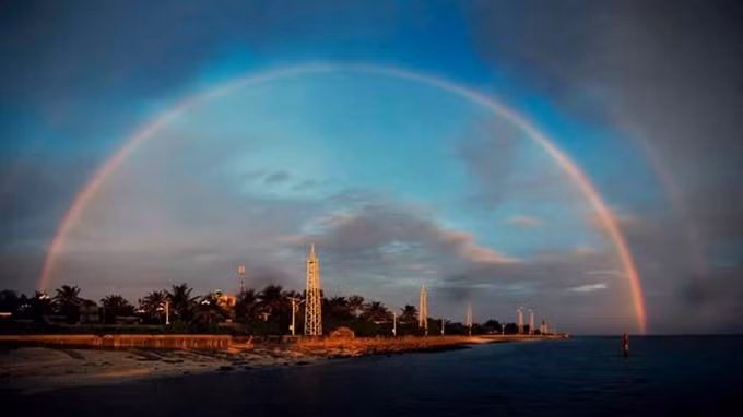 Cơn mưa sáng sớm đã làm nên một hình ảnh không dễ bắt gặp ở Trường Sa.