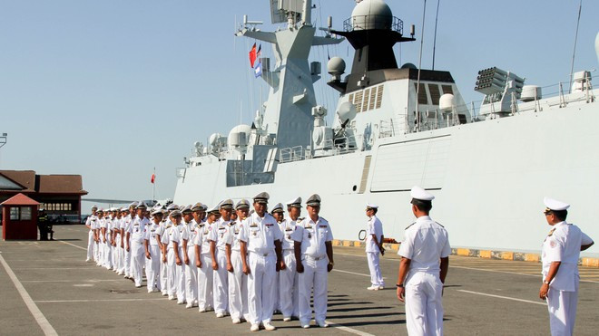 Tàu chiến Trung Quốc cập cảng ở tỉnh Sihanoukville để tập trận chung với Campuchia, tháng 2.2016 - Ảnh: Reuters Tàu chiến Trung Quốc cập cảng ở tỉnh Sihanoukville để tập trận chung với Campuchia, tháng 2.2016 - Ảnh: Reuters