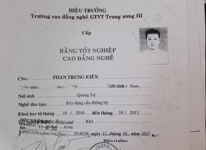 Bằng giả của ông Kiên - ẢNH: THANH LỘC Bằng giả của ông Kiên - ẢNH: THANH LỘC