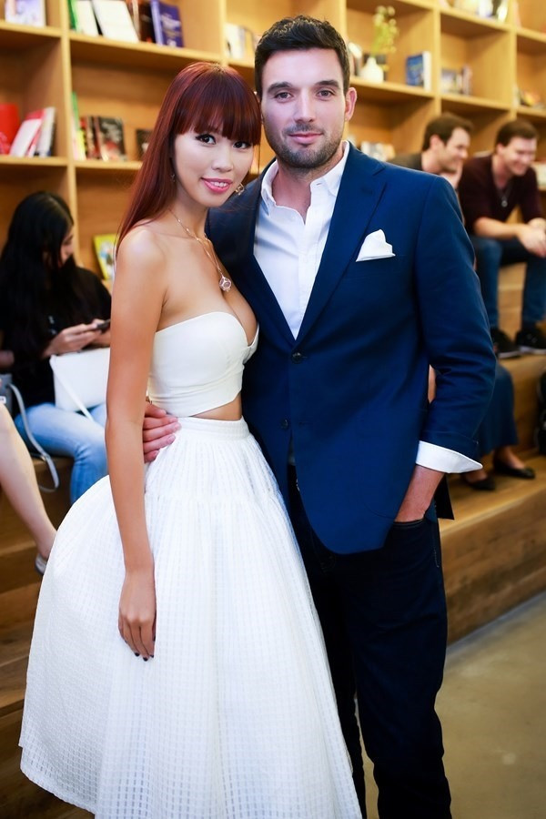 Hà Anh và ông xã tại một sự kiện. Ảnh: NSCC Hà Anh và ông xã tại một sự kiện. Ảnh: NSCC