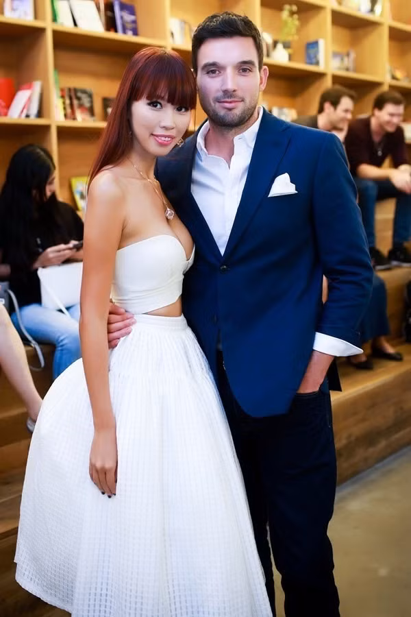 Hà Anh và ông xã tại một sự kiện. Ảnh: NSCC Hà Anh và ông xã tại một sự kiện. Ảnh: NSCC