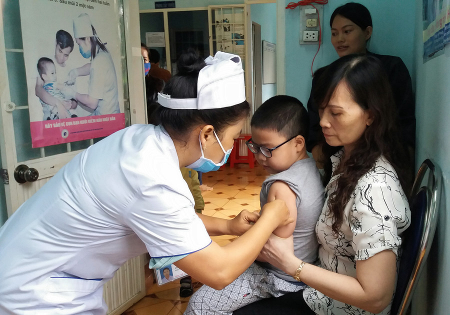 Hiện có 11 xã thuộc TP. Pleiku, huyện Đak Đoa và Ia Grai hoàn thành tiêm vắc xin phòng bệnh bạch hầu cho người dân. Ảnh: Như Nguyện  Hiện có 11 xã thuộc TP. Pleiku, huyện Đak Đoa và Ia Grai hoàn thành tiêm vắc xin phòng bệnh bạch hầu cho người dân. Ảnh: Như Nguyện