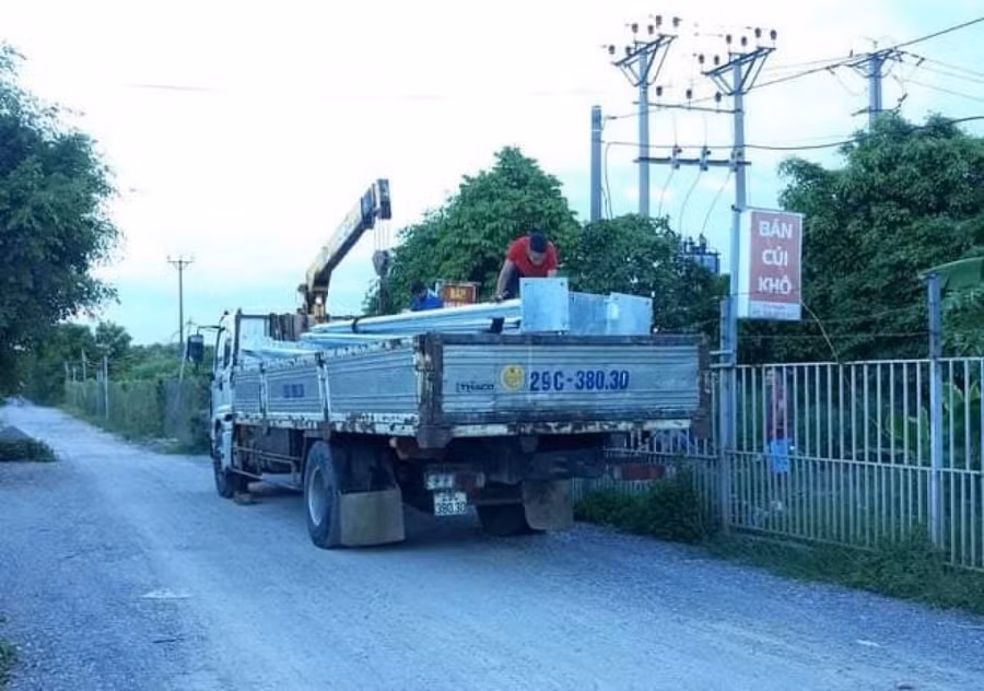 Nhược điểm của kiểu nhà này là cần không gian rộng để thi công, lắp ghép.