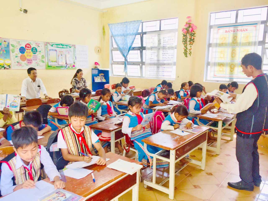 Một tiết học tiếng Bahnar tại Trường Tiểu học xã Hà Tây, huyện Chư Păh. Ảnh: Ngọc Thu  Một tiết học tiếng Bahnar tại Trường Tiểu học xã Hà Tây, huyện Chư Păh. Ảnh: Ngọc Thu