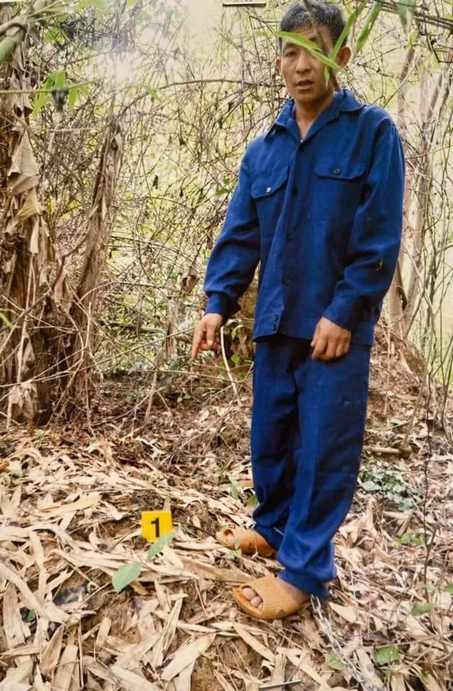 Hoàng Văn Sinh tại hiện trường một lần hiếp dâm cháu H. ẢNH: CÔNG AN CUNG CẤP