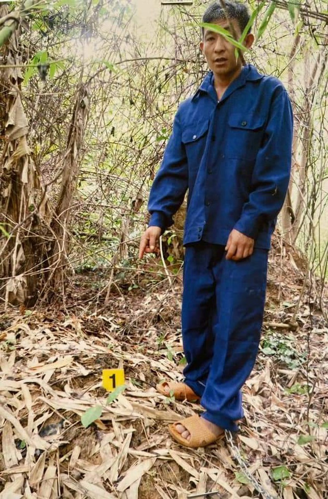 Hoàng Văn Sinh tại hiện trường một lần hiếp dâm cháu H. ẢNH: CÔNG AN CUNG CẤP