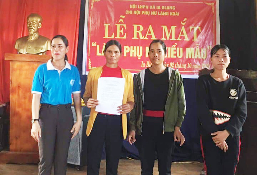 (GLO)- Ngày 2-10, tại làng Koái (xã Ia Blang, huyện Chư Sê), Hội Liên hiệp Phụ nữ (LHPN) huyện phối hợp với Hội LHPN xã Ia Blang tổ chức lễ ra mắt mô hình “Làng phụ nữ kiểu mẫu” làng Koái, xã Ia Blang.