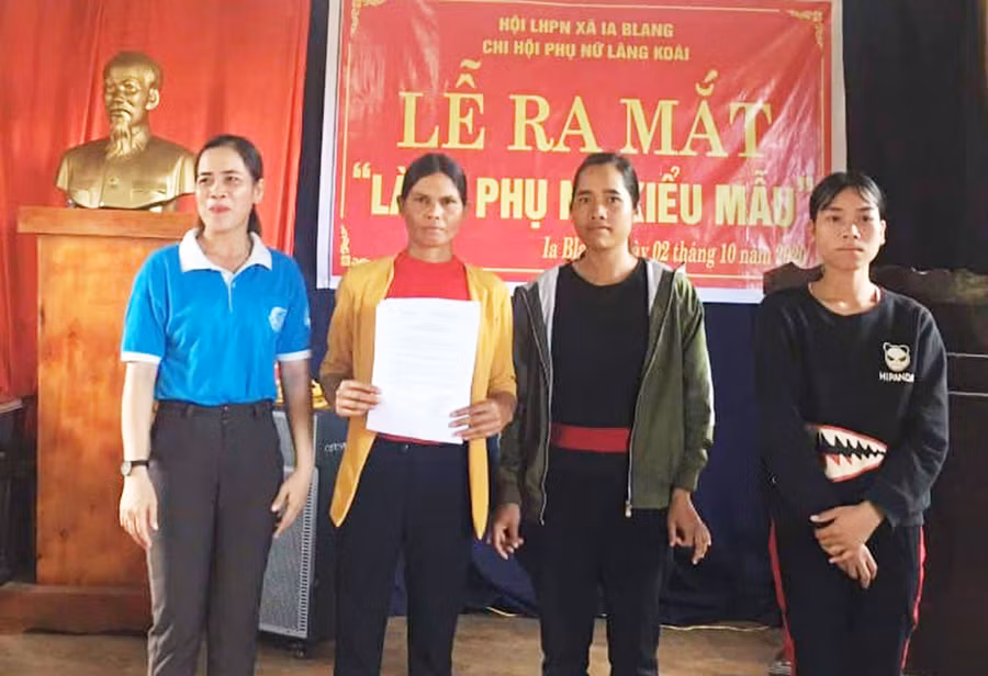 (GLO)- Ngày 2-10, tại làng Koái (xã Ia Blang, huyện Chư Sê), Hội Liên hiệp Phụ nữ (LHPN) huyện phối hợp với Hội LHPN xã Ia Blang tổ chức lễ ra mắt mô hình “Làng phụ nữ kiểu mẫu” làng Koái, xã Ia Blang.