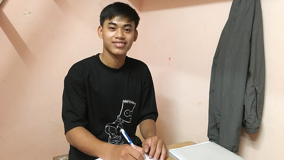 Dù mỗi ngày chỉ có 2 tiếng để học bài nhưng Quyền Anh luôn đạt kết quả cao trong học tập - Ảnh: MINH PHƯỢNG