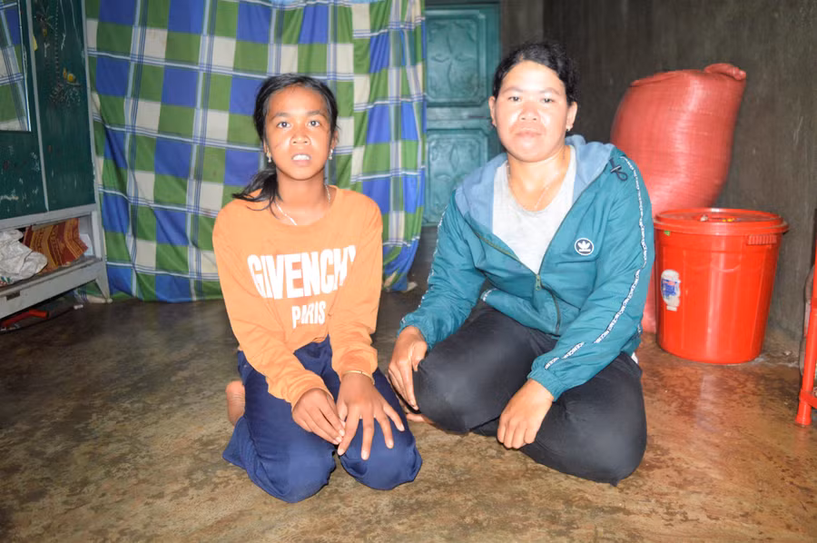 Mẹ con chị Rơ Châm Byăih (làng Tốt, xã Ia Sao, huyện Ia Grai). Ảnh: Đinh Yến 