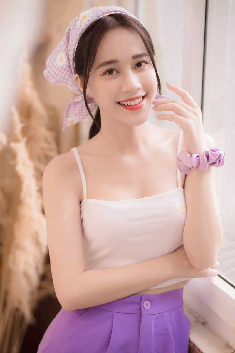 Cho tới hôm sơ khảo Hoa hậu Việt Nam 2020, Mai Phương gây tiếc nuối khi không xuất hiện. Chia sẻ vì lý do vắng mặt, Mai Phương cho biết hôm đó cô có công việc bất khả kháng không thể tham dự được. “Phương biết việc mình dự định thi rồi lại không thi sẽ khiến nhiều người thất vọng. Tuy nhiên ngoài lý do bất khả kháng thì đã thi phải có sự quyết tâm và mục đích rõ ràng. Bản thân Phương chưa có quyết tâm cao cũng như mục đích cho việc thi Hoa hậu Việt Nam. Phương biết mình cũng lớn tuổi, mọi thứ không thể bằng lớp trẻ 18,19. Nên việc không thể dự thi Phương cũng không có gì nuối tiếc“, Mai Phương chia sẻ. Ảnh: FBNV.