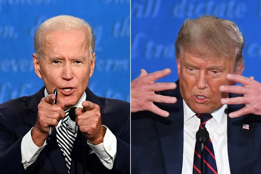  Tổng thống Donald Trump và ứng viên Joe Biden bước vào cuộc tranh luận cuối cùng. Ảnh: AFP