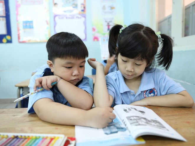 Ngoài yêu cầu rà soát cả 5 bộ SGK, Bộ GD-ĐT cũng sẽ bổ sung quy định về thẩm định và phản biện SGK - Ảnh: NGỌC DƯƠNG Ngoài yêu cầu rà soát cả 5 bộ SGK, Bộ GD-ĐT cũng sẽ bổ sung quy định về thẩm định và phản biện SGK - Ảnh: NGỌC DƯƠNG