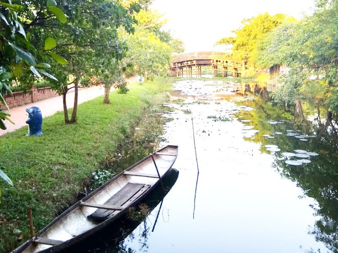 Cố đô vô thường ảnh 1 Hoàng hôn cầu ngói Thanh Toàn