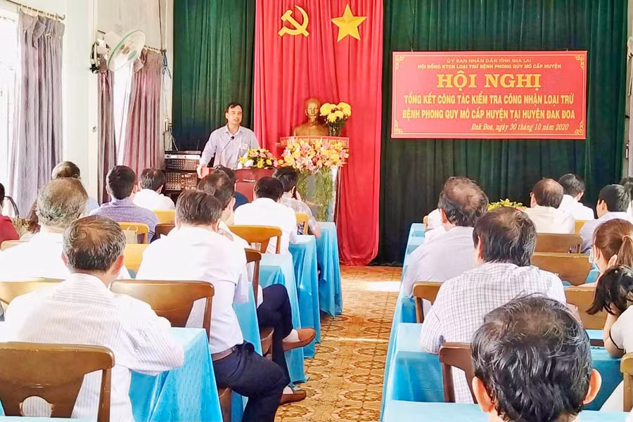 Hội nghị tổng kết công tác kiểm tra công nhận loại trừ bệnh phong quy mô cấp huyện tại huyện Đak Đoa chiều 30-10. Ảnh: Như Nguyện