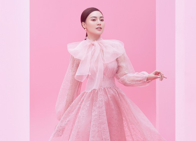 Trong khi đó, các mẫu váy xòe điệu đà khiến cô như hóa thân thành một nàng công chúa bước ra từ truyện cổ tích ẢNH: MILOR TRẦN